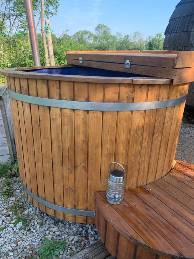 Cabane En Bois Avec Bain Nordique Et Sauna Marigny (Jura) Exterior foto