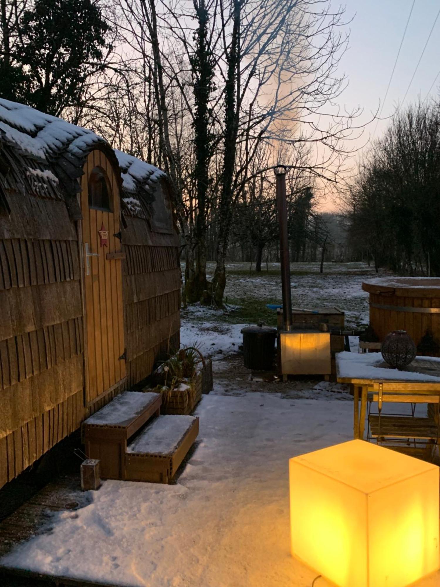 Cabane En Bois Avec Bain Nordique Et Sauna Marigny (Jura) Exterior foto