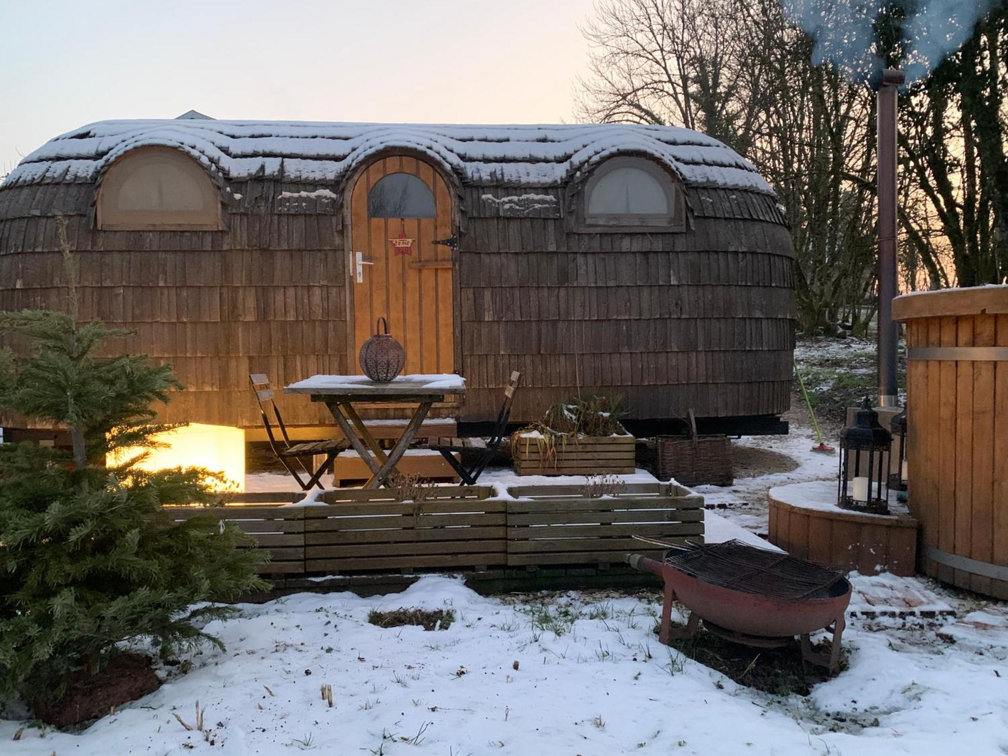 Cabane En Bois Avec Bain Nordique Et Sauna Marigny (Jura) Exterior foto